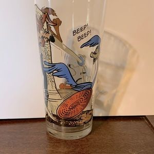1995 Collectable Pepsi Cola Glass. Coyote and Roadrunner